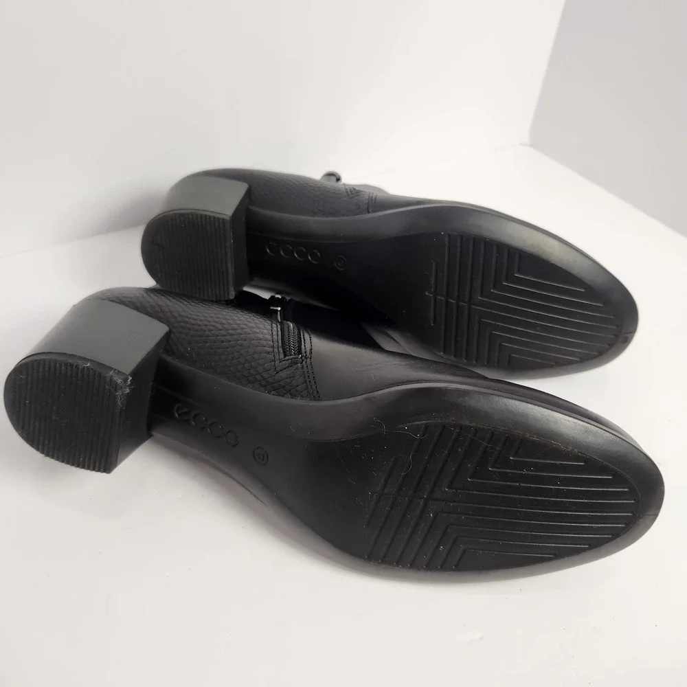 Ecco Women's Black Leather Comfort Minimalist Ankle‎ Booties Size 41 (10-10.5)